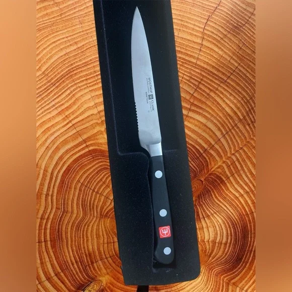 Wusthof Black Semi-Serrated Utility Knife - Picture 2 of 7